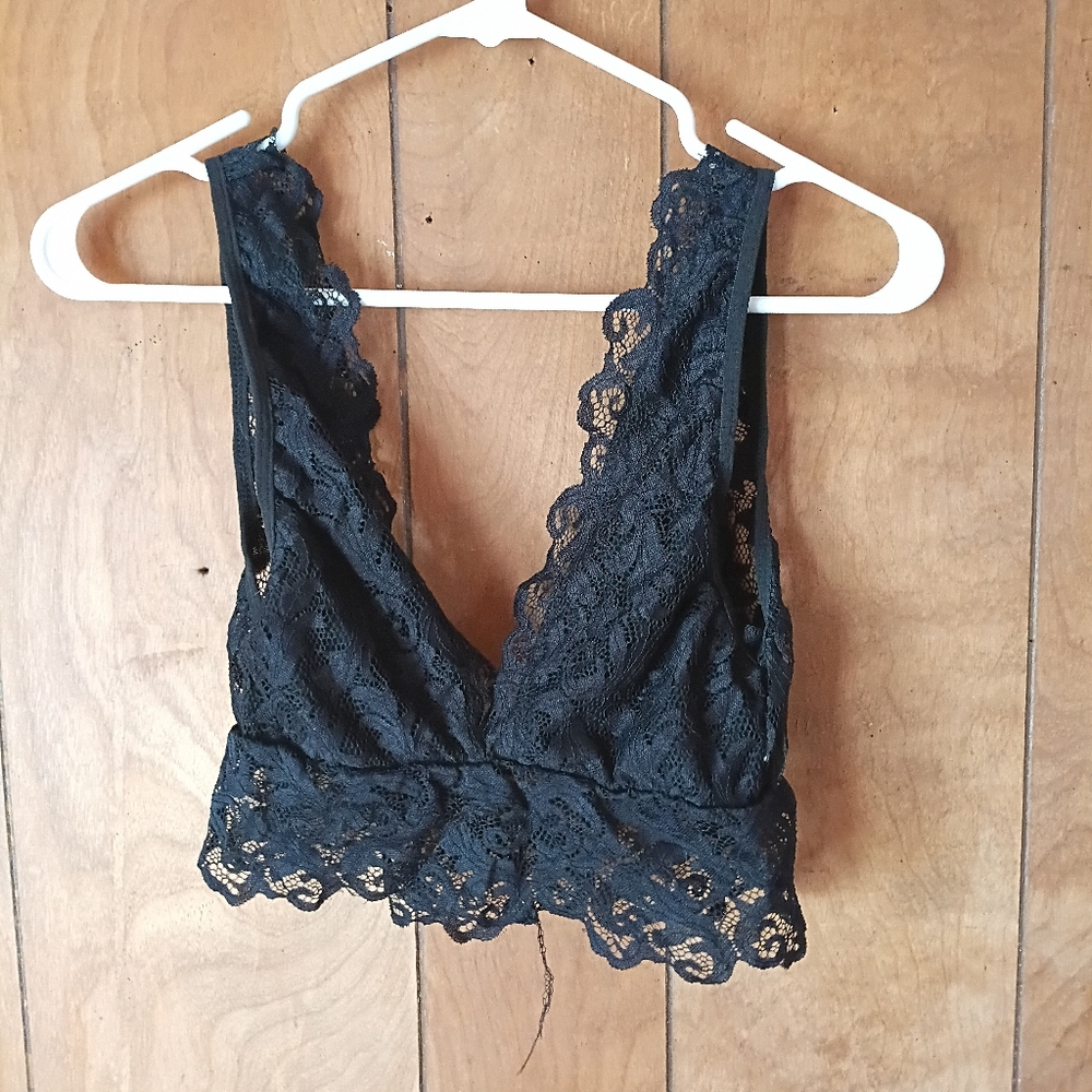 Black Floral Lace Bralette Crop Top Size S Scalloped V-Neck Sheer
